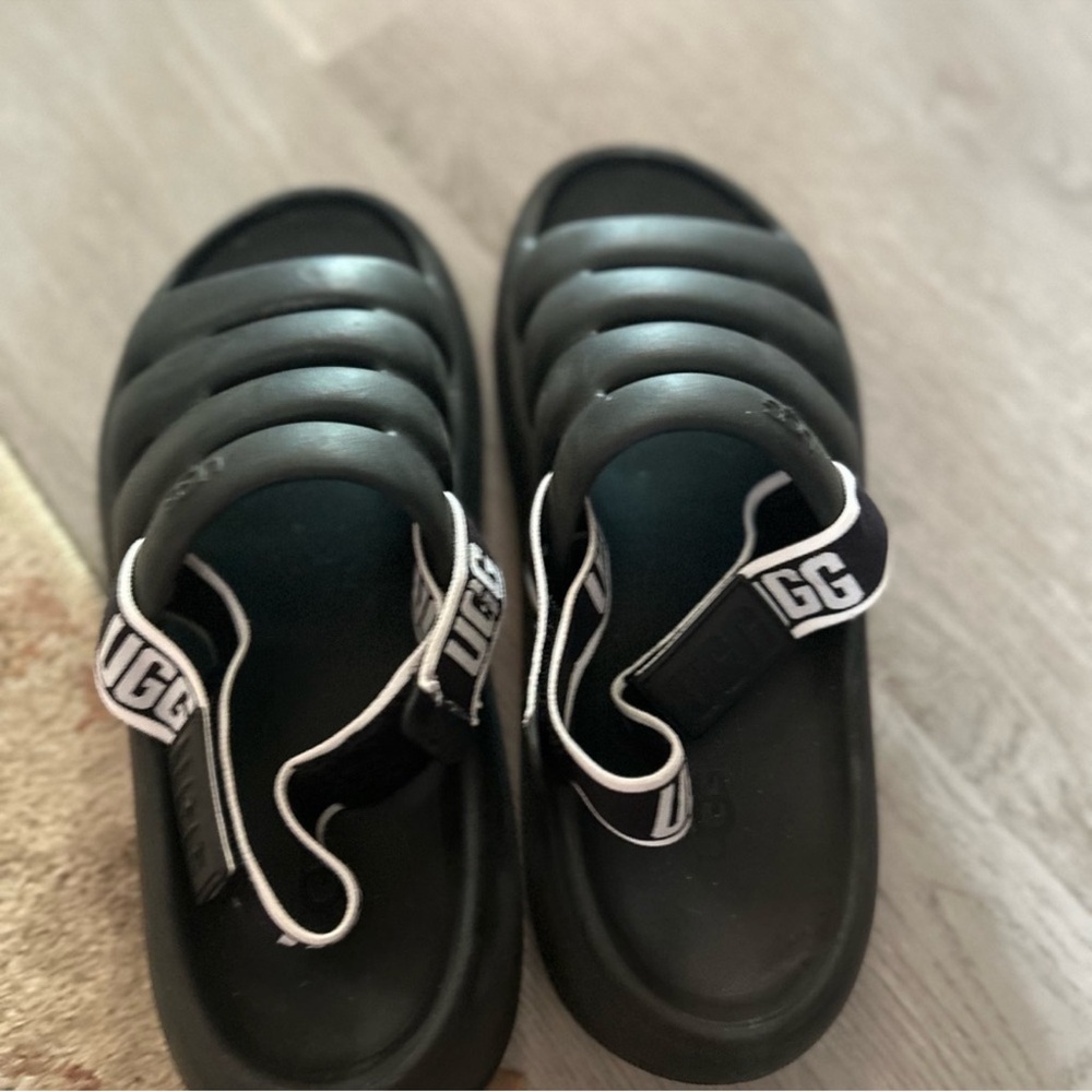 UGG Women’s Size 8 Black Slide Sandals